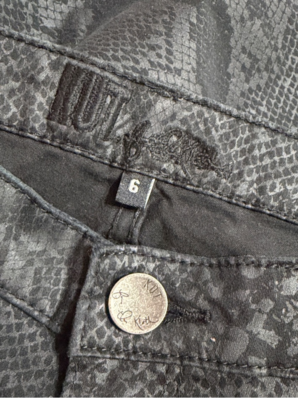Kut from the Kloth Skinny Jeans Size 6 Black Snake-Print - Picture 2 of 11